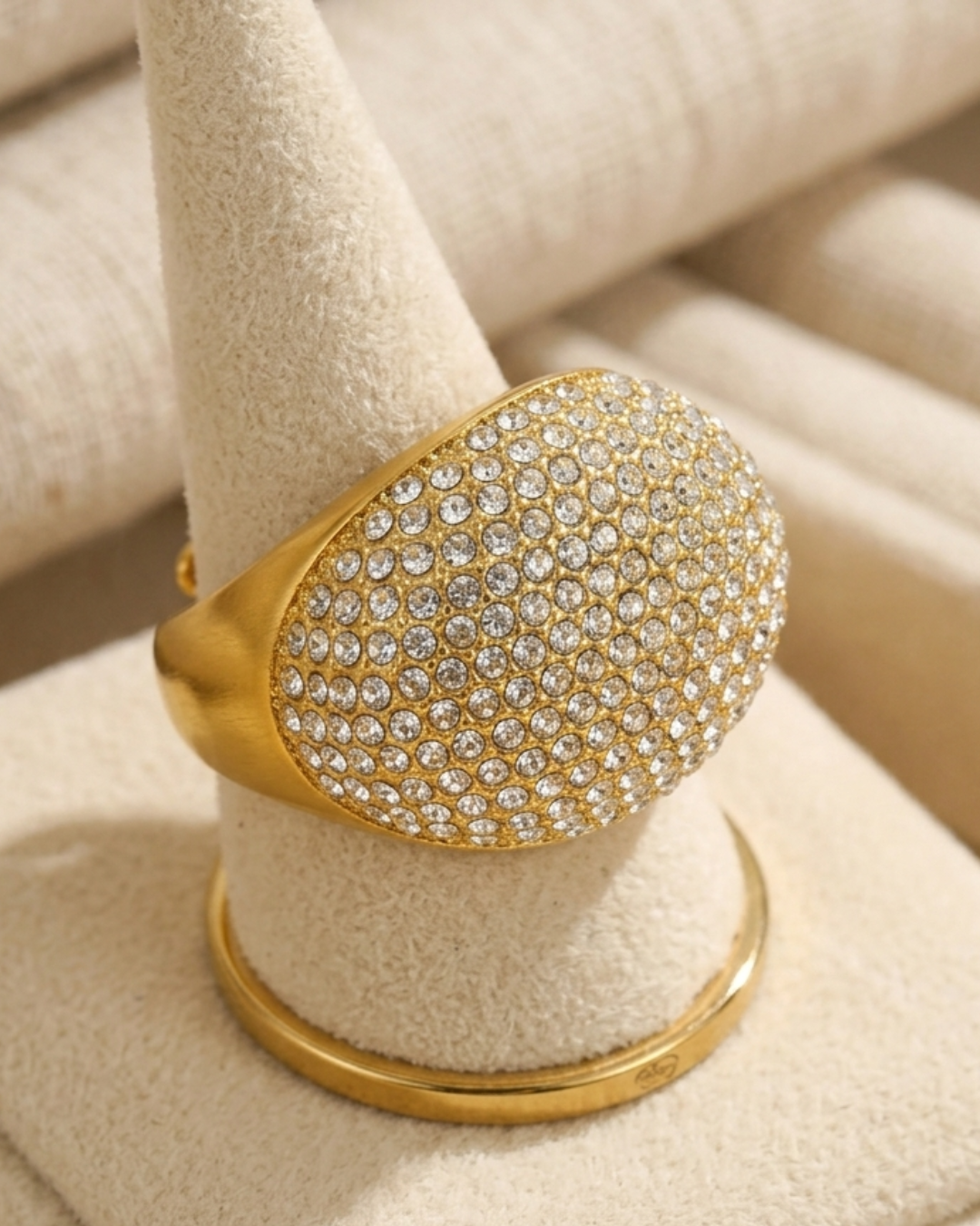 Bague Dôme Pavée de Strass – Acier Inoxydable